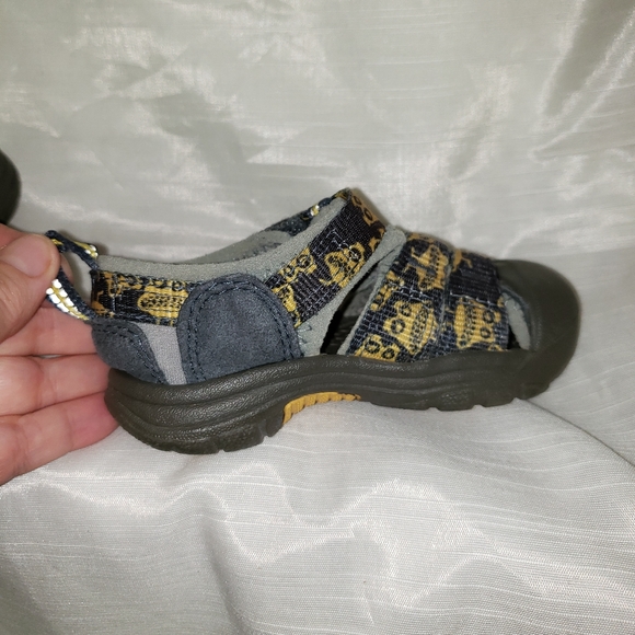 Keen sandals sz 5 - Picture 4 of 6